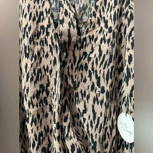 Milk & Honey Black and Tan Print Blouse - Size L - Picture 8 of 12